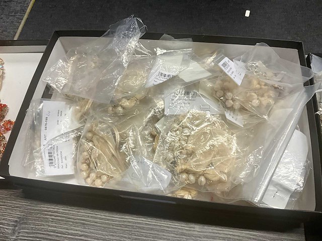 Zeer grote partij diverse juwelen en kettingen - afbeelding 19 van  52