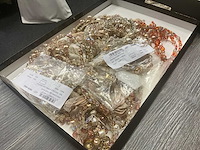 Zeer grote partij diverse juwelen en kettingen - afbeelding 22 van  52