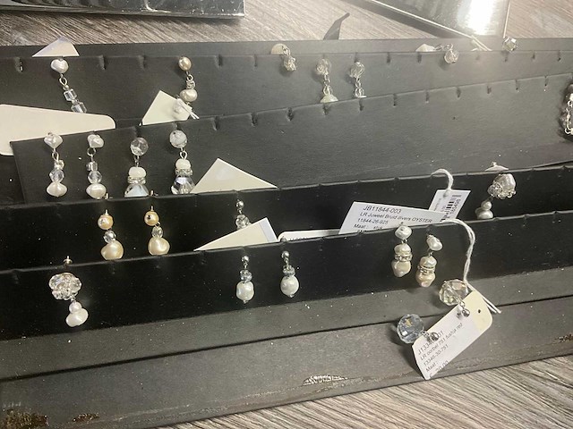 Zeer grote partij diverse juwelen en kettingen - afbeelding 24 van  52