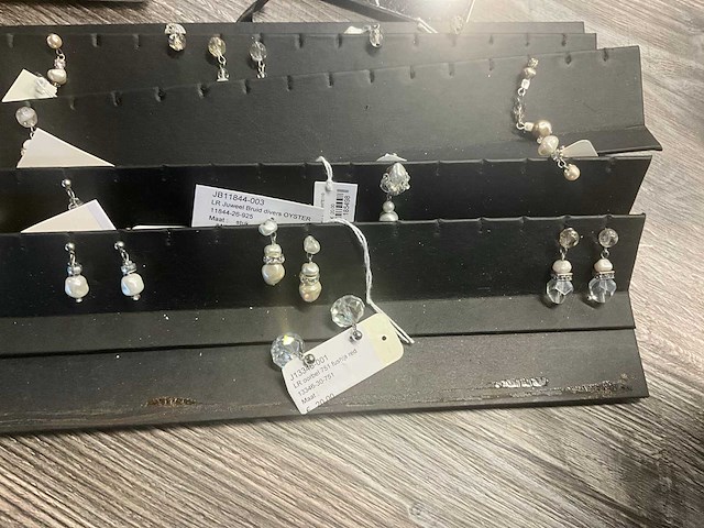 Zeer grote partij diverse juwelen en kettingen - afbeelding 25 van  52