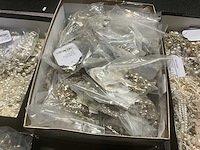 Zeer grote partij diverse juwelen en kettingen - afbeelding 28 van  52