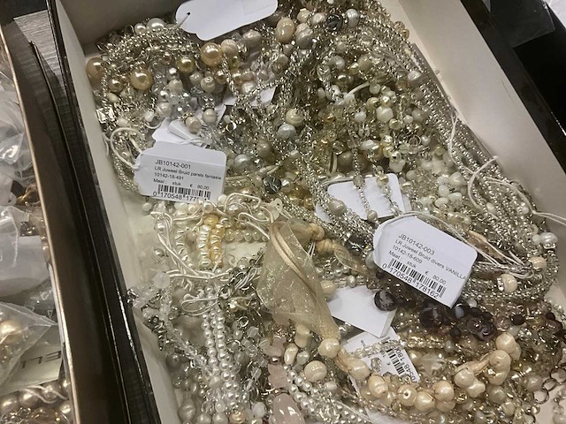 Zeer grote partij diverse juwelen en kettingen - afbeelding 29 van  52