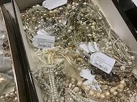 Zeer grote partij diverse juwelen en kettingen - afbeelding 29 van  52