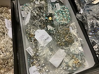 Zeer grote partij diverse juwelen en kettingen - afbeelding 31 van  52