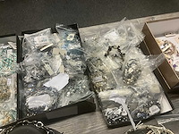 Zeer grote partij diverse juwelen en kettingen - afbeelding 33 van  52