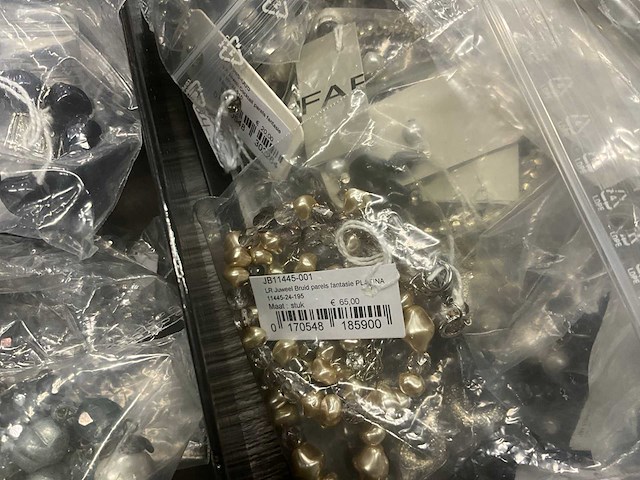 Zeer grote partij diverse juwelen en kettingen - afbeelding 35 van  52