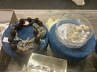 Zeer grote partij diverse juwelen en kettingen - afbeelding 39 van  52