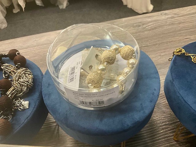 Zeer grote partij diverse juwelen en kettingen - afbeelding 40 van  52