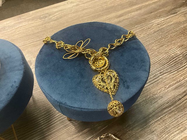 Zeer grote partij diverse juwelen en kettingen - afbeelding 41 van  52