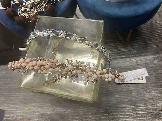 Zeer grote partij diverse juwelen en kettingen - afbeelding 42 van  52