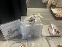 Zeer grote partij diverse juwelen en kettingen - afbeelding 44 van  52