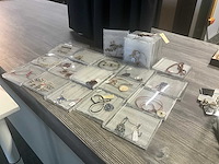 Zeer grote partij diverse juwelen en kettingen - afbeelding 34 van  52