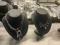 Zeer grote partij diverse juwelen en kettingen - afbeelding 49 van  52