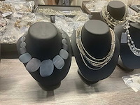 Zeer grote partij diverse juwelen en kettingen - afbeelding 50 van  52