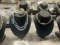 Zeer grote partij diverse juwelen en kettingen - afbeelding 51 van  52