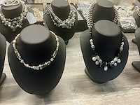 Zeer grote partij diverse juwelen en kettingen - afbeelding 52 van  52