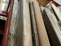 Zeer grote partij diverse omlijstingen, houten latten en plinten. - afbeelding 28 van  47