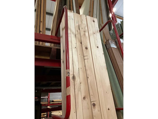 Zeer grote partij diverse omlijstingen, houten latten en plinten. - afbeelding 33 van  47