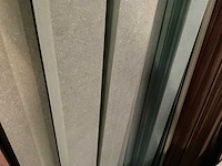 Zeer grote partij diverse omlijstingen, houten latten en plinten. - afbeelding 37 van  47