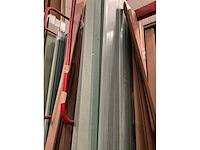 Zeer grote partij diverse omlijstingen, houten latten en plinten. - afbeelding 39 van  47