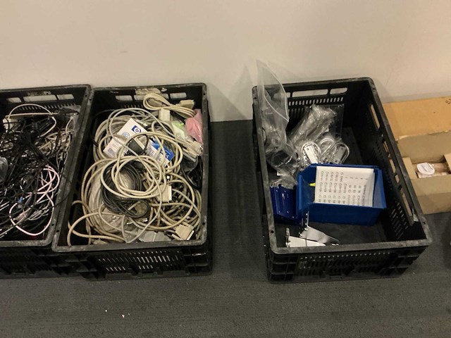 Zeer grote partij diverse pc- en netwerkkabels - afbeelding 5 van  17