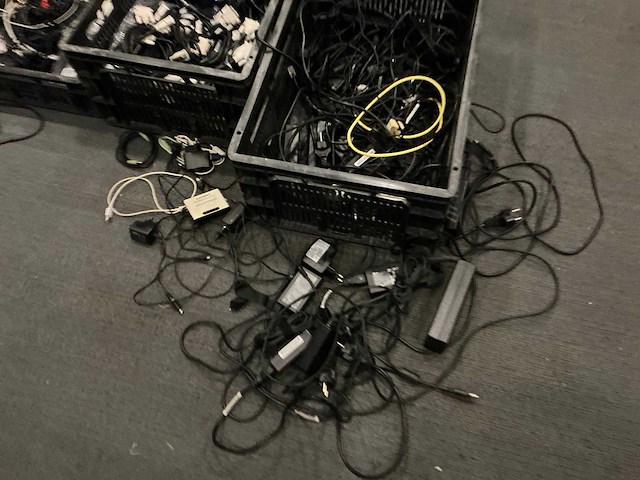 Zeer grote partij diverse pc- en netwerkkabels - afbeelding 7 van  17