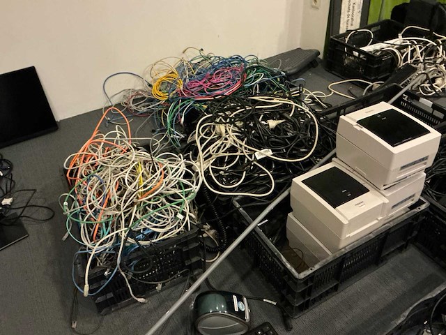 Zeer grote partij diverse pc- en netwerkkabels - afbeelding 16 van  17