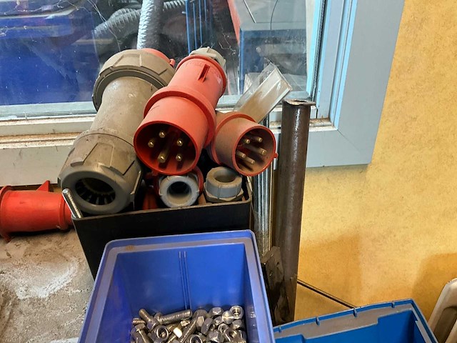 Zeer grote partij werkgereedschap en materiaal (inhoud ruimte) - afbeelding 9 van  120