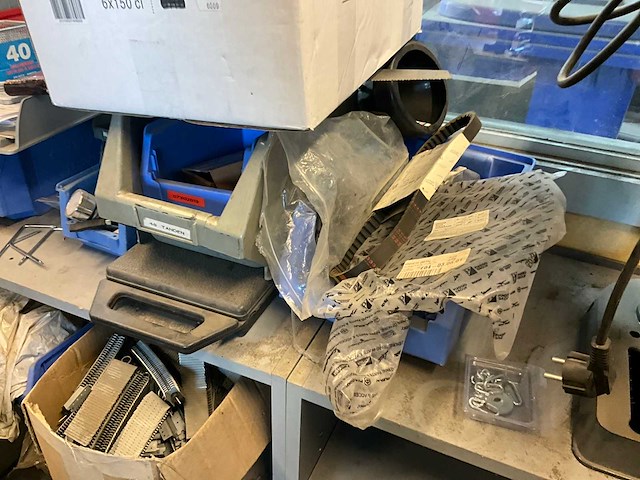 Zeer grote partij werkgereedschap en materiaal (inhoud ruimte) - afbeelding 15 van  120