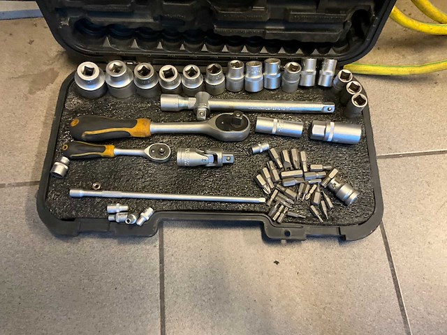 Zeer grote partij werkgereedschap en materiaal (inhoud ruimte) - afbeelding 78 van  120