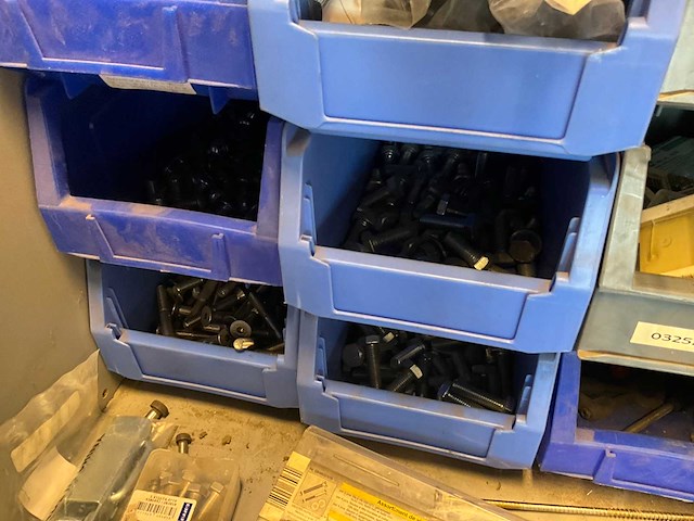 Zeer grote partij werkgereedschap en materiaal (inhoud ruimte) - afbeelding 98 van  120