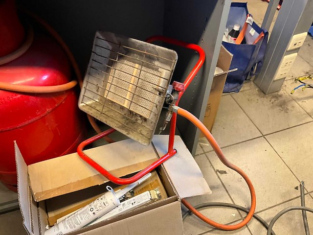 Zeer grote partij werkgereedschap en materiaal (inhoud ruimte) - afbeelding 109 van  120