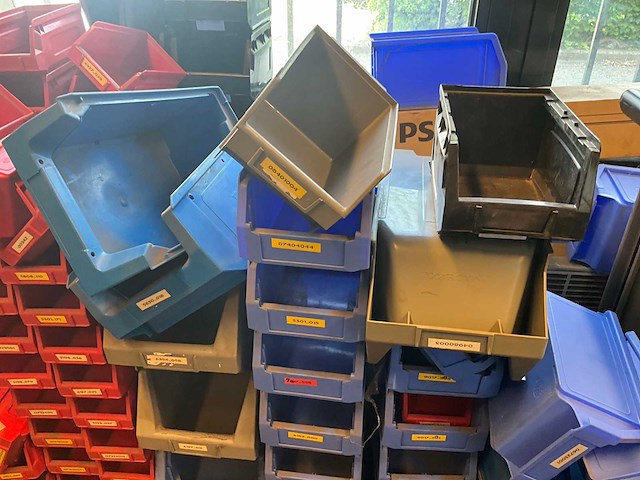Zeer grote partij werkgereedschap en materiaal (inhoud ruimte) - afbeelding 13 van  57