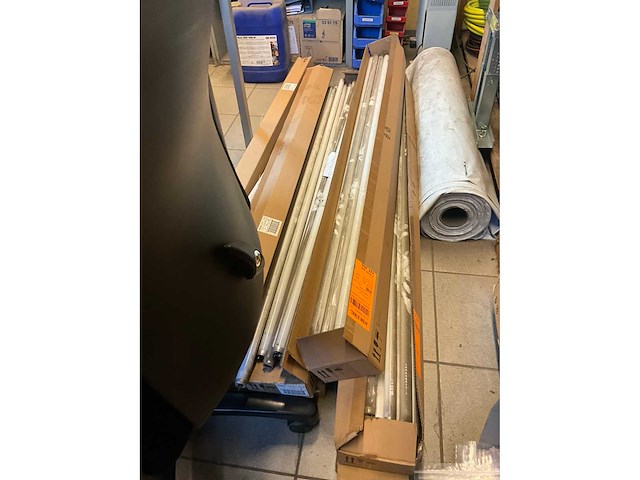 Zeer grote partij werkgereedschap en materiaal (inhoud ruimte) - afbeelding 21 van  57