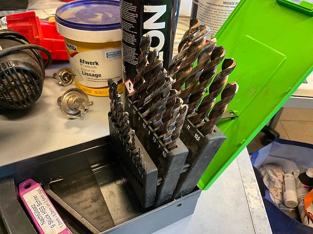 Zeer grote partij werkgereedschap en materiaal (inhoud ruimte) - afbeelding 48 van  57