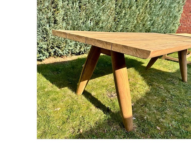 Zeer massieve, karaktervolle recyclage teak tafel (showroommodel) - afbeelding 1 van  1