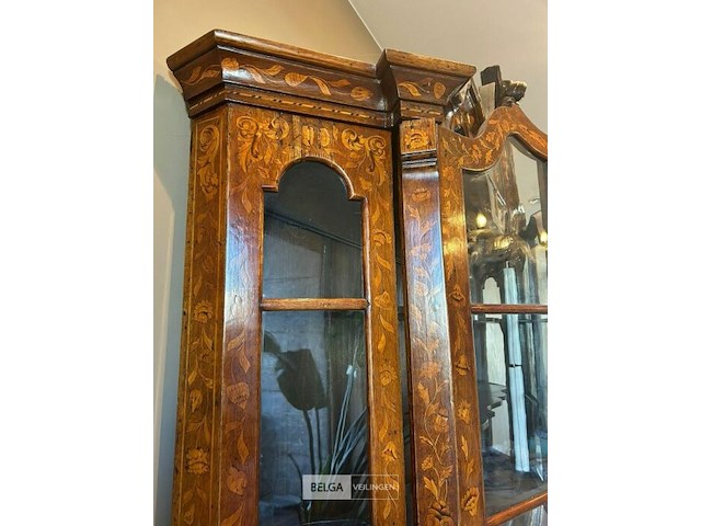 Zeer uitzonderlijke vitrinekast van hoogstaande hollandse marqueterie (18 de eeuws) - afbeelding 5 van  7
