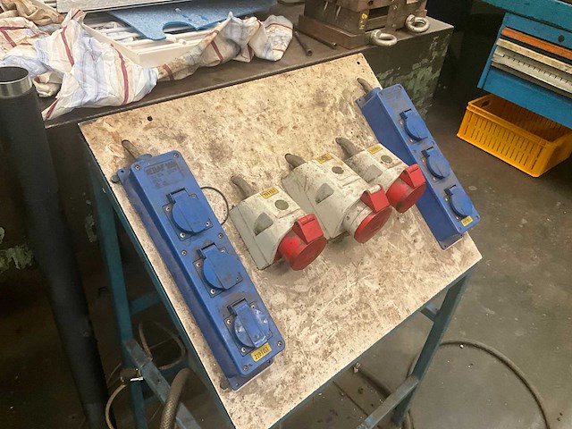 Zeer zware metalen werktafel/bank - afbeelding 3 van  5