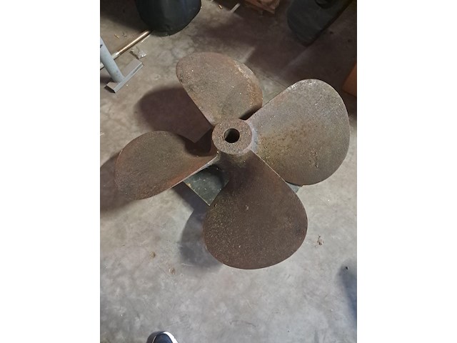 Zeer zware scheepsschroef in messing ø 1000 h 240mm - afbeelding 1 van  5