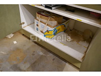 Zelfgemaakte houten werkbank met opbergruimte + inhoud - afbeelding 2 van  5