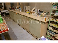 Zelfgemaakte houten werkbank met opbergruimte + inhoud - afbeelding 4 van  5