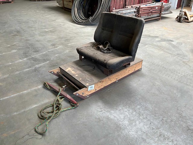 Zelfgemaakte slede - afbeelding 1 van  1