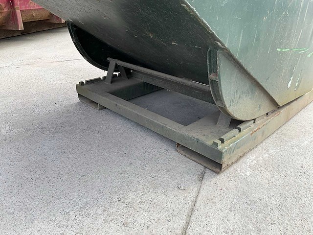 Zelfkiepende heftruckcontainer - afbeelding 8 van  10