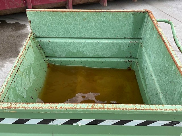 Zelfkiepende heftruckcontainer - afbeelding 9 van  12