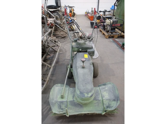 Zelfrijdende borstelmachine - afbeelding 2 van  6