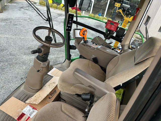 Zelfrijdende veldhakselaar john deere 8700i - afbeelding 8 van  22