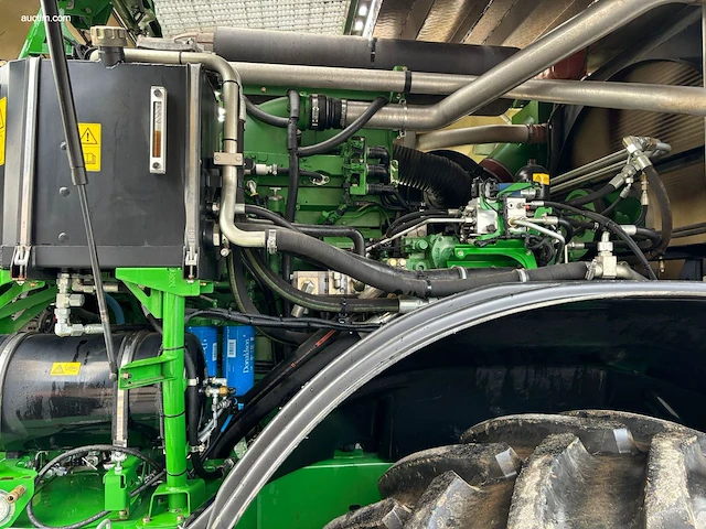 Zelfrijdende veldhakselaar john deere 8700i - afbeelding 19 van  22