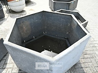 Zeshoekige kunststof bloembak - afbeelding 3 van  3