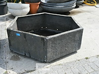Zeshoekige kunststof bloembak - afbeelding 1 van  3