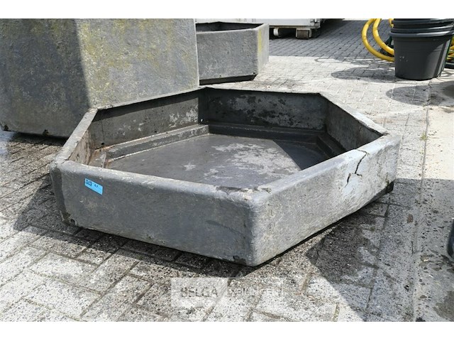 Zeshoekige kunststof bloembak - afbeelding 1 van  3